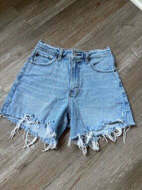 Abercrombie & Fitch The Dad Short High Rise Light Blue Frayed Denim Cutoffs 27 4